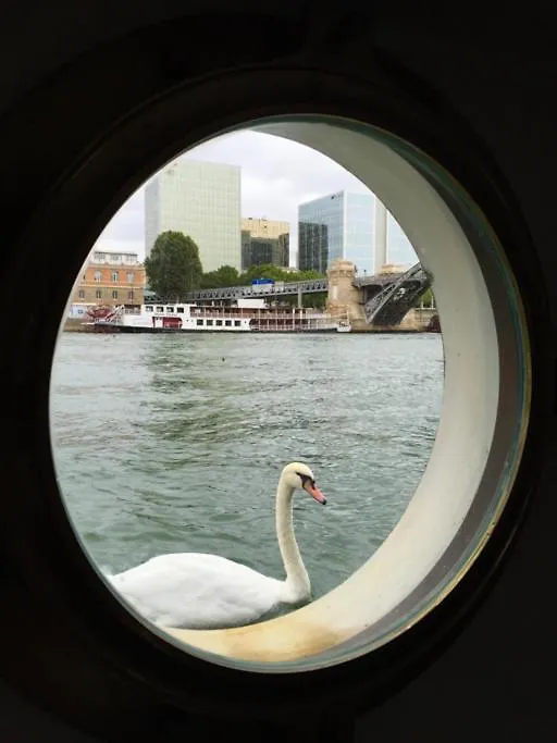 盆尼施奈法尔旅馆