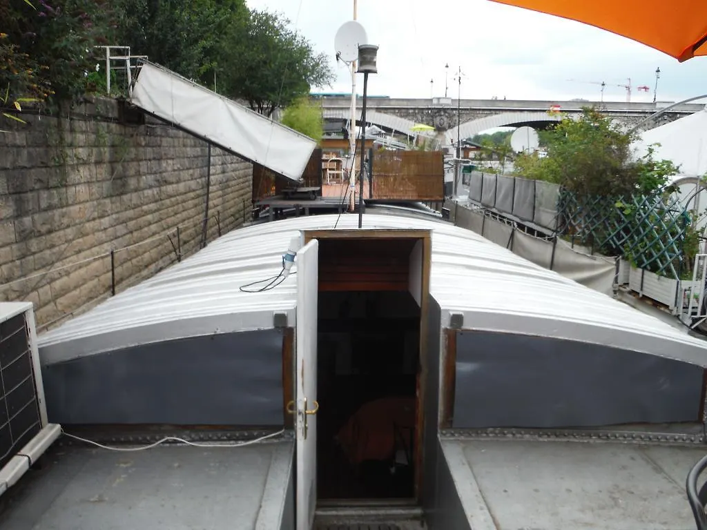 Botel Peniche - Le Nenuphar *