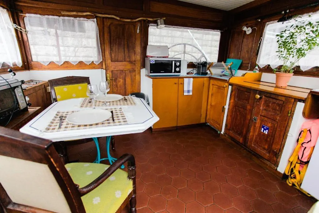 Botel Peniche - Le Nenuphar *